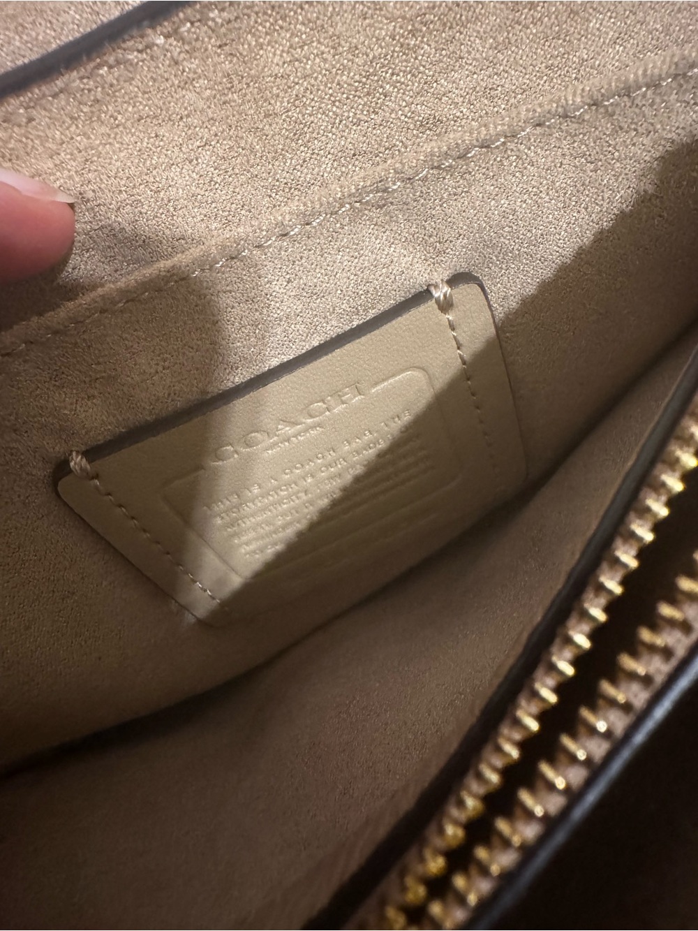 Coach Tammy Cross Body bag with gold chain - Picture 5 of 5